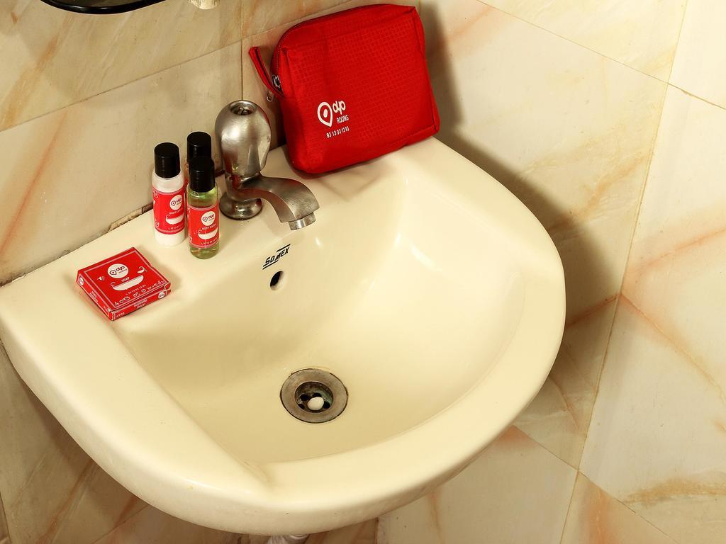 Oyo 1348 Hotel Zaika Inn Haora Bagian luar foto
