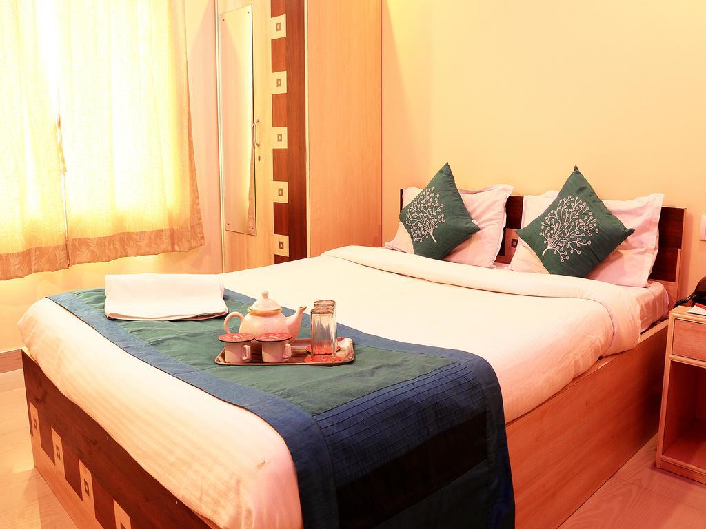 Oyo 1348 Hotel Zaika Inn Haora Bagian luar foto